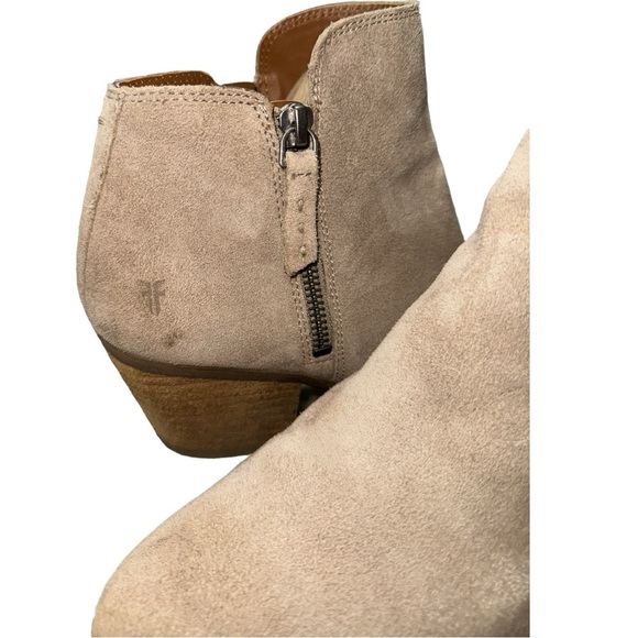 Women’s Frye “Judith” Taupe Suede Pointed Toe Double Zip Ankle Boots - 8.5 - Picture 3 of 13